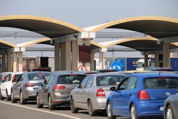 Coadă de autoturisme la frontiera de la Giurgiu