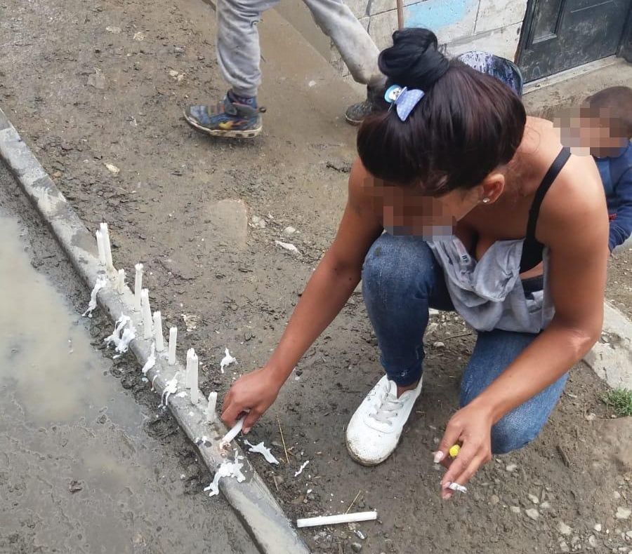 Spectacol de teatru pentru bătrânii din căminul din Oncești