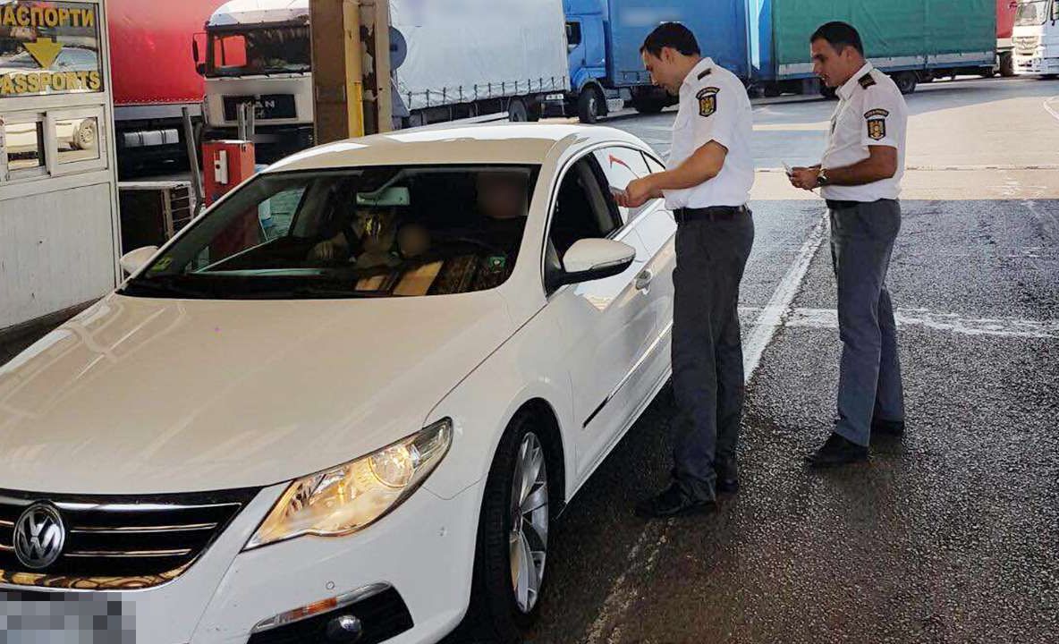 Peste 30 de fapte ilegale săvârșite de cetățeni români și străini, la frontieră
