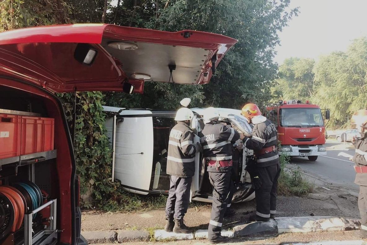 Accident de circulație în Giurgiu, pe Aleea Fabricii de Zahăr. Trei persoane sunt rănite