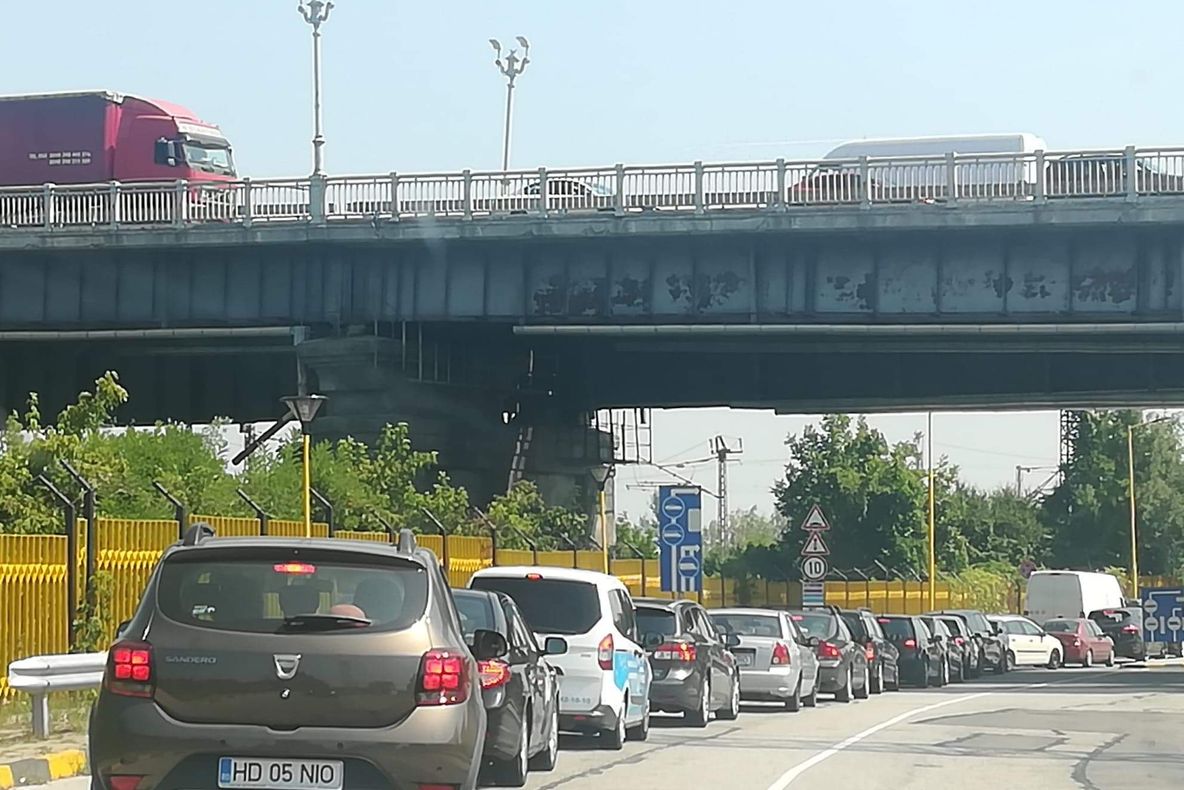 Coloane de autoturisme la Vama Giurgiu. Ce măsuri au luat cei de la CNAIR