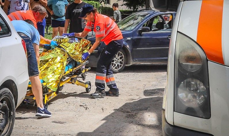 Dramatic. S-a aruncat de la etajul unui bloc din Giurgiu!