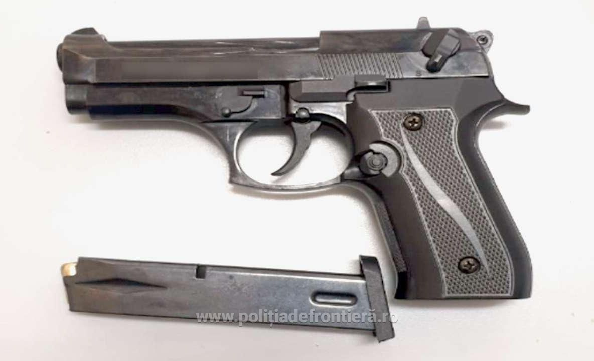 Pistol cu gaze confiscat de la un bulgar, la Giurgiu