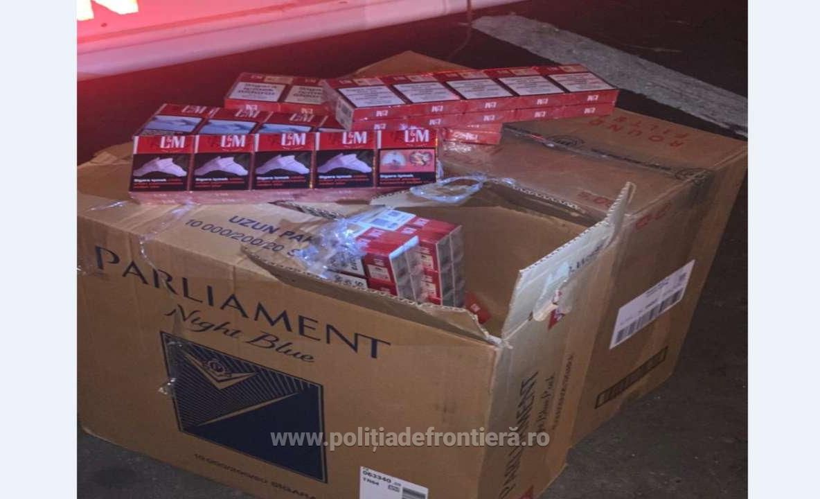 Sute de pachete cu țigări de contrabandă, descoperite asupra unui turc