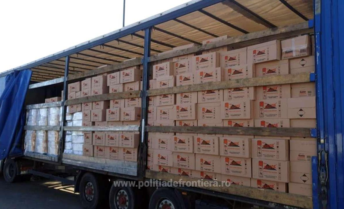 Zeci de mii de flacoane cu substanță insecticidă, confiscate la Vama Giurgiu