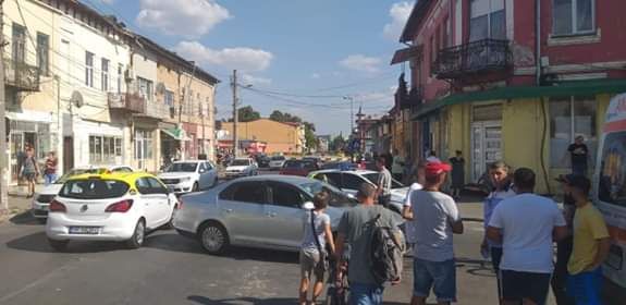 Coliziune între două autoturisme pe strada Gării din Giurgiu
