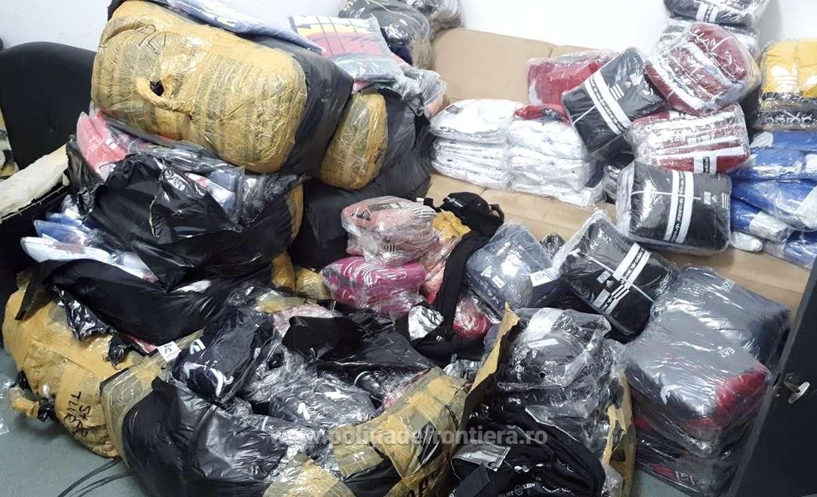 Articole textile și încălțăminte, confiscate de polițiștii de frontieră giurgiuveni