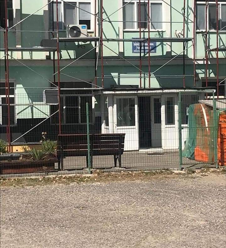 A început şcoala, printre schele! Flori, emoții și copii veseli, în curţile şcolilor giurgiuvene