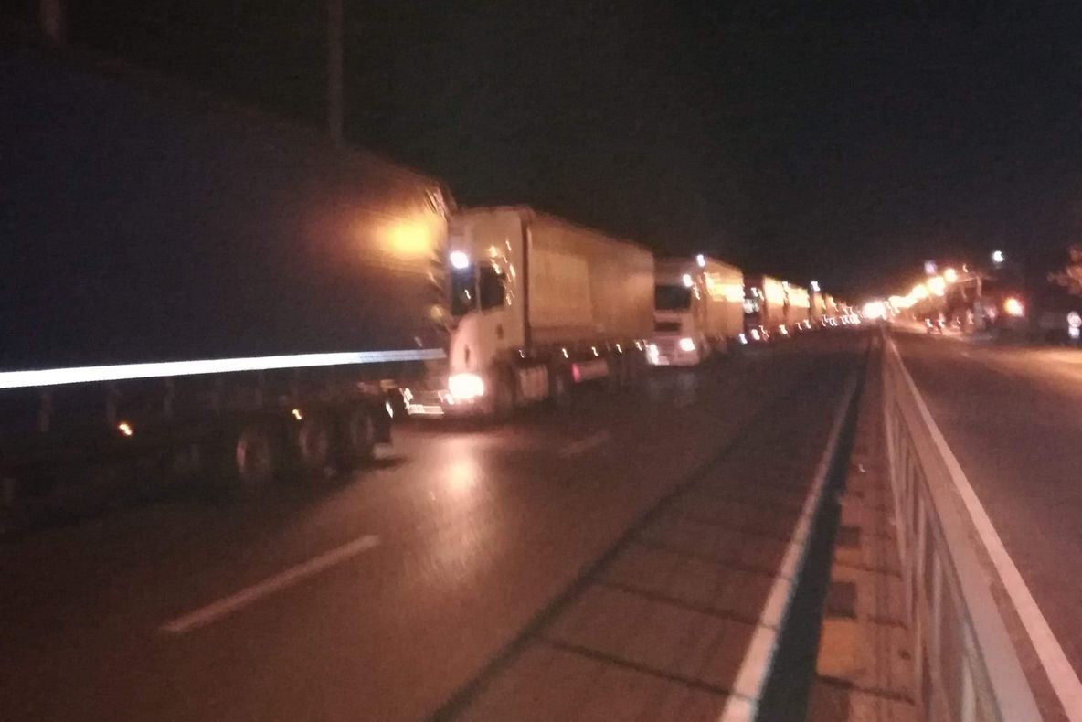Din nou coadă de camioane pe DN 5, la intrarea în Punctul de Trecere a Frontierei Giurgiu