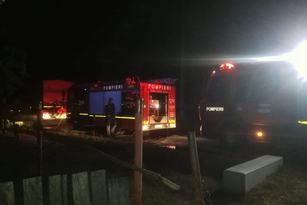 O casă a luat foc într-o localitate din județul Giurgiu