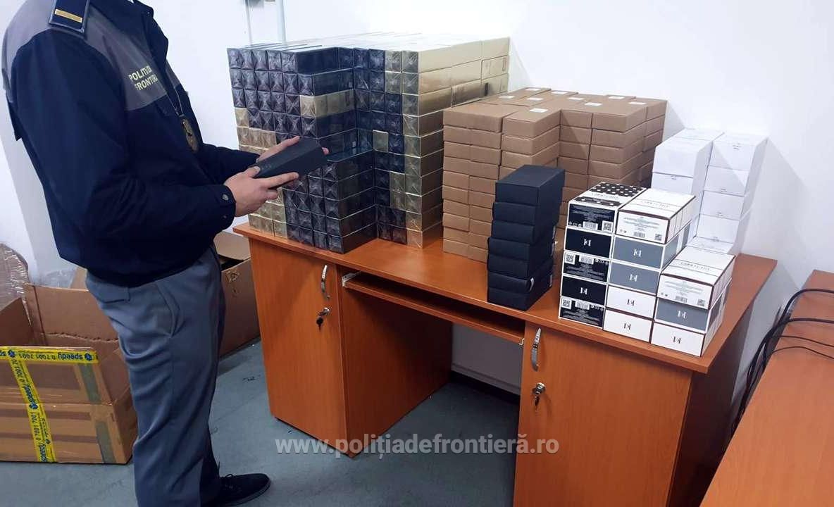 Peste 1.200 de bunuri contrafăcute, descoperite la frontieră