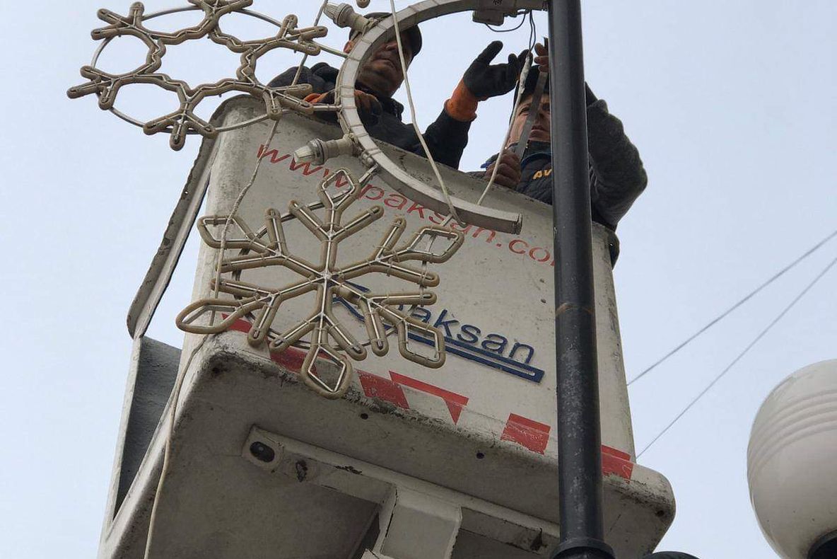 La peste 20 de grade Celsius, Giurgiul este împânzit cu decoraţiunile luminoase de Crăciun