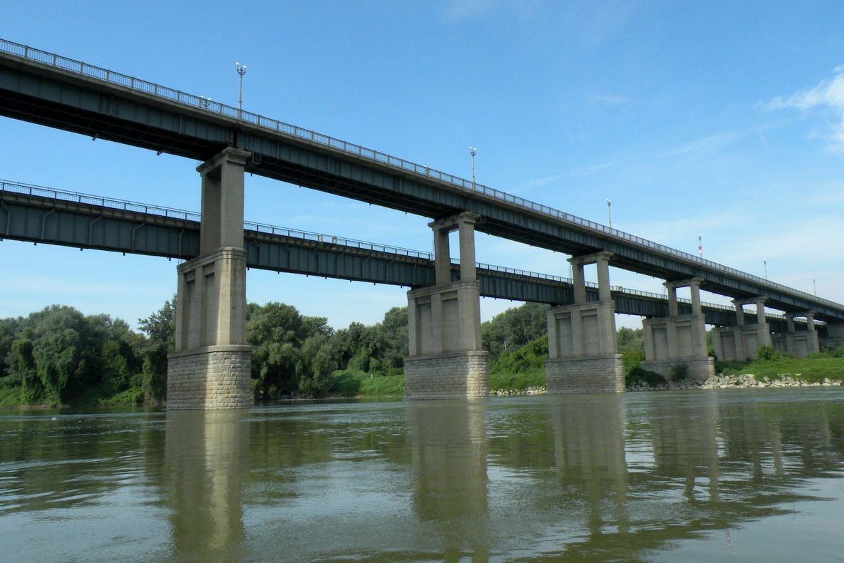 Atenție, giurgiuveni!Nu mergeți la pescuit la piciorul podului! E interzis