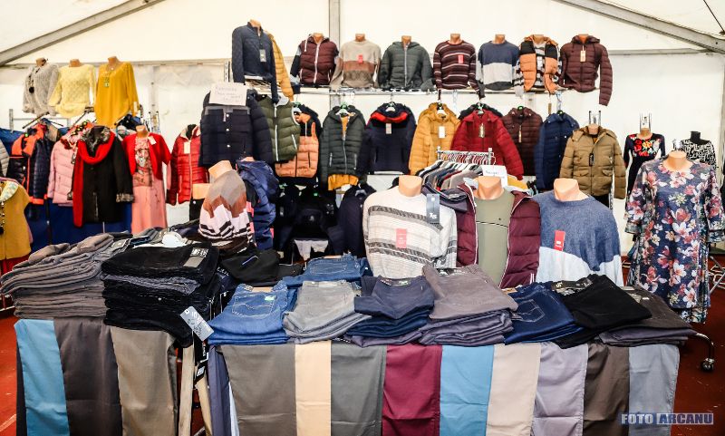 Razie a polițiștilor la Târgul producătorilor din parcarea unui supermarket