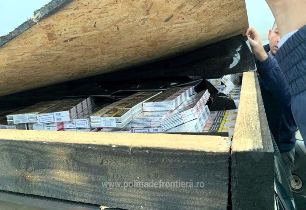 Țigări ascunse într-un portbagaj confecționat artizanal, descoperite la Giurgiu