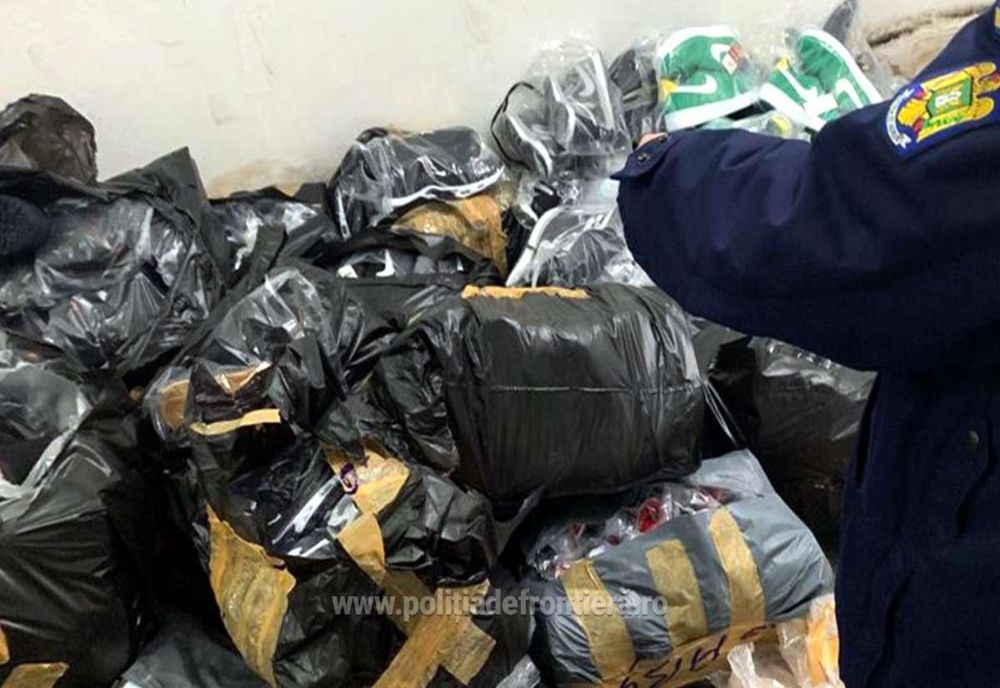 Doi turci şi un român au încercat să introducă ilegal în ţară aproape 1.000 de articole contrafăcute