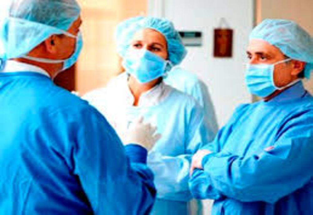 A scăzut numărul medicilor care pleacă din țară