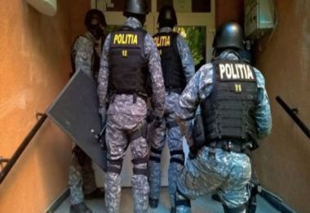 Traficanţi de droguri români, prinşi de DIICOT în colaborare cu poliţiştii francezi