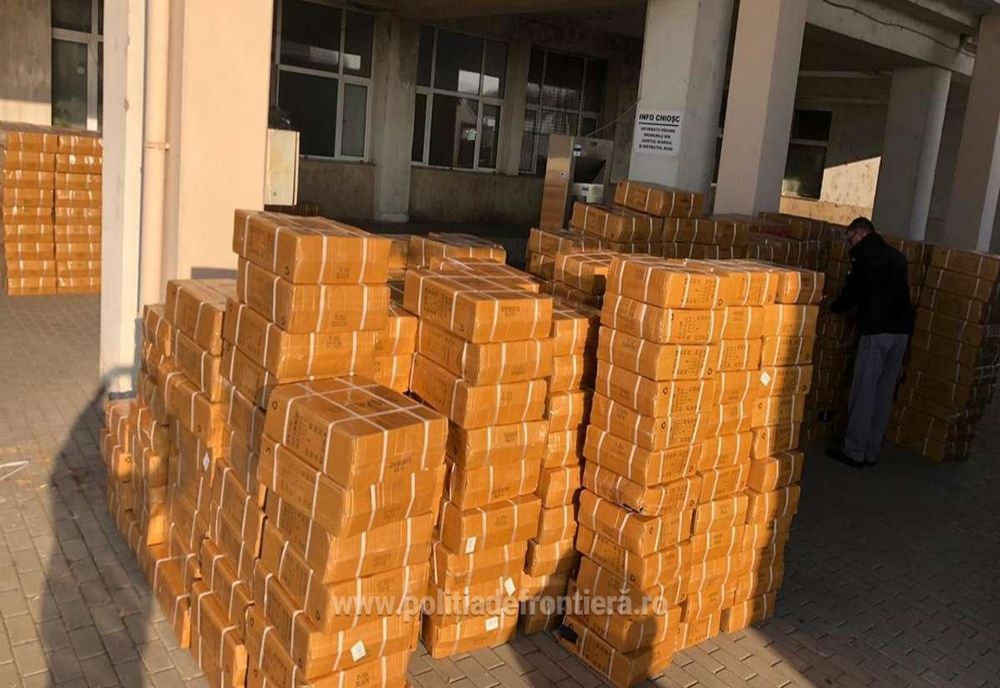 Peste 5.500 de bunuri contrafăcute, descoperite într-un camion bulgăresc