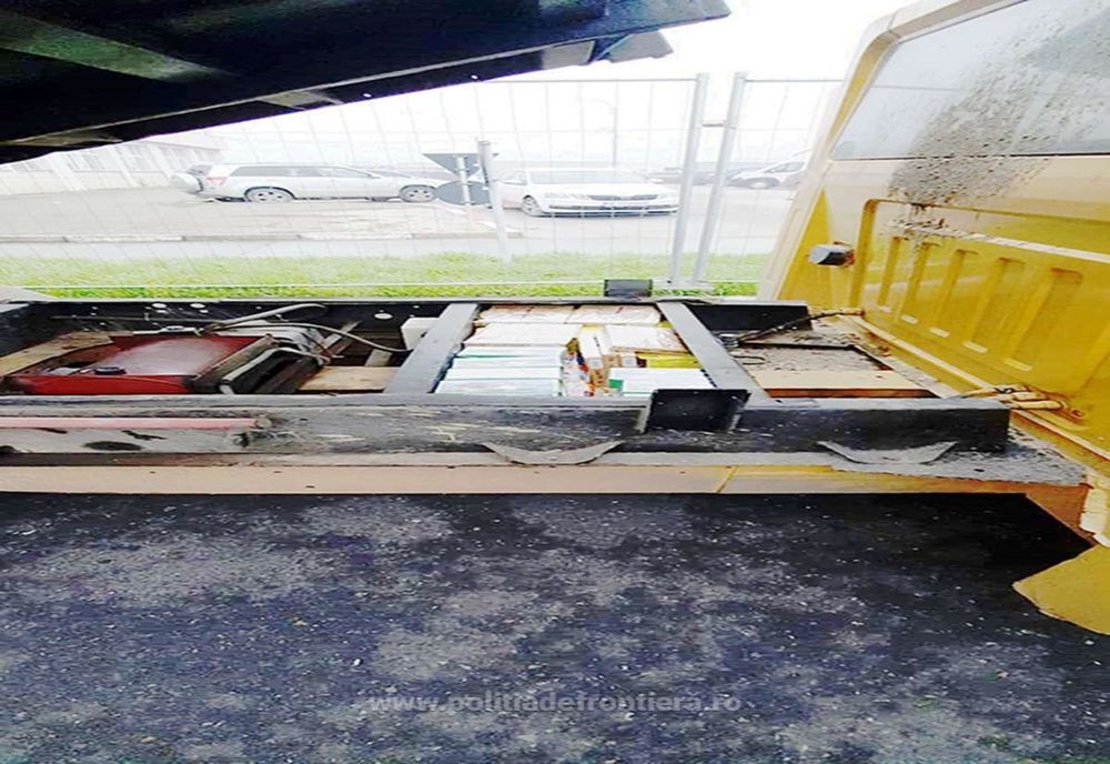 Peste 4.350 de materiale pirotehnice, ascunse pe șasiul unei autoutilitare, descoperite la P.T.F. Giurgiu