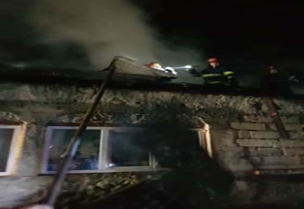 Incendiu violent la Mihăilești. Pompierii au intervenit cu trei autospeciale