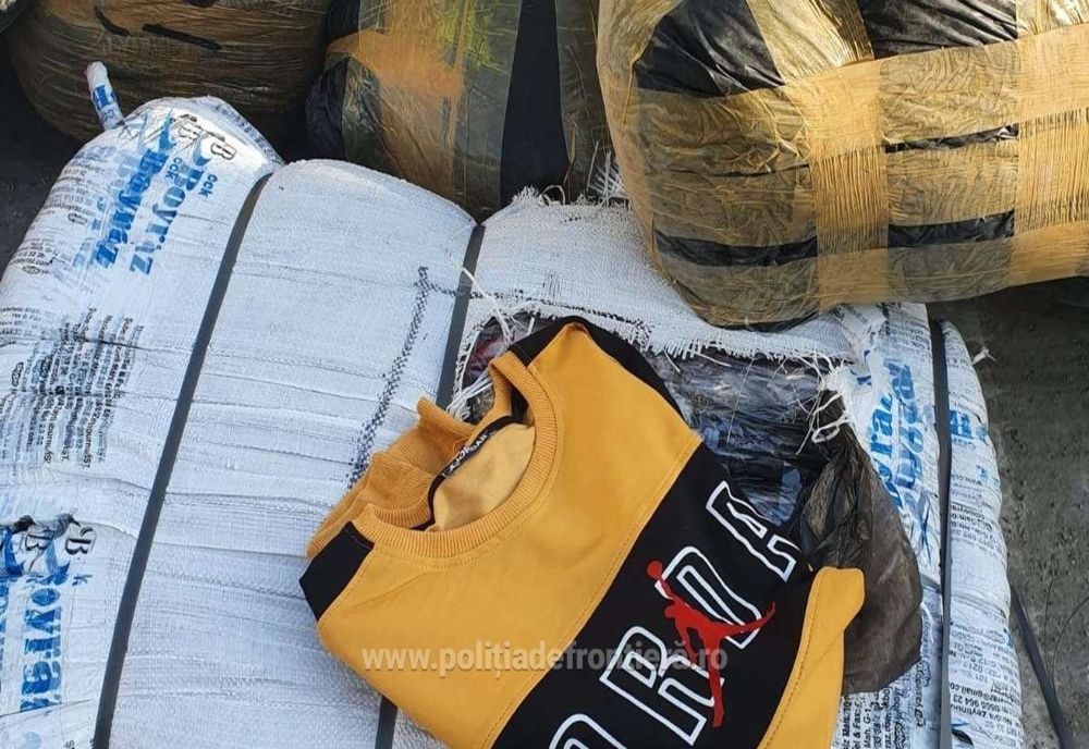 Aproximativ 6.800 de articole textile si încălţăminte contrafăcute, depistate la Giurgiu
