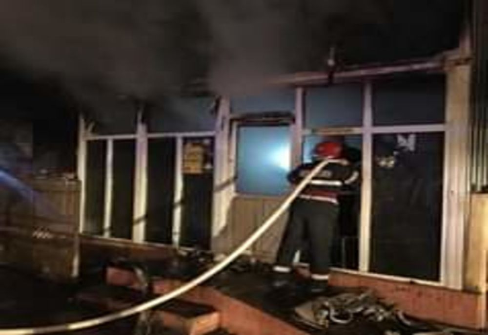 Un magazin din Gostinu a luat foc din cauza unui scurtcircuit