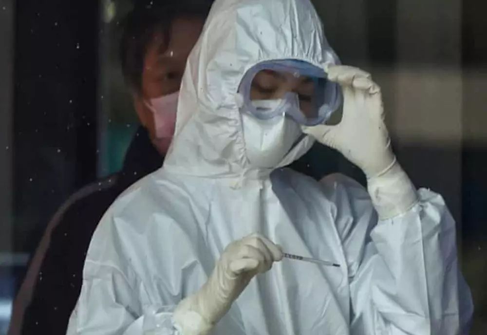 Sfaturile Ministerului Sănătății: Cum te aperi de Coronavirus, cum se transmite și care sunt simptomele