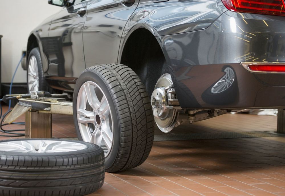 Service-urile din Giurgiu, luate cu asalt de şoferi