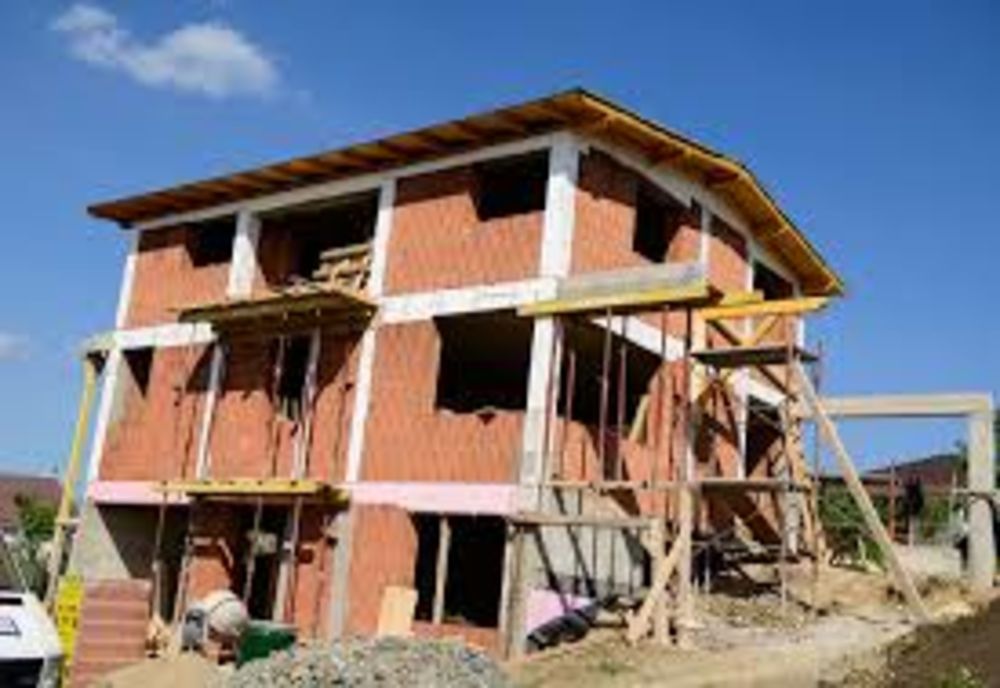 Numărul autorizațiilor de construire a locuințelor, în creștere, dar nu și în regiunea Sud-Est