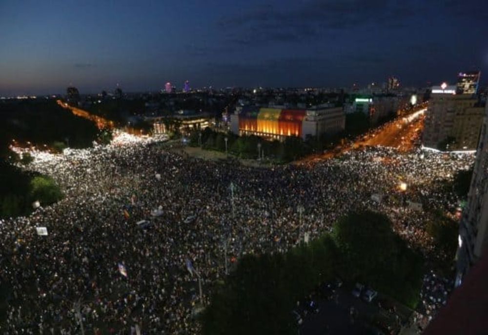Începând de astăzi, sunt interzise manifestările publice sau private cu un număr de participanți mai mare de 1000 de persoane