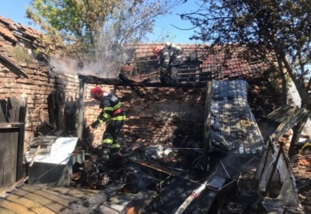 Incendiu violent în Giurgiu. Pompierii intervin cu două autospeciale de stingere