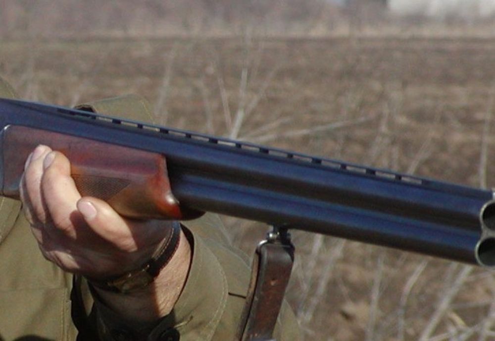 Bărbat cercetat de poliţişti pentru nerespectarea regimului armelor şi muniţiilor