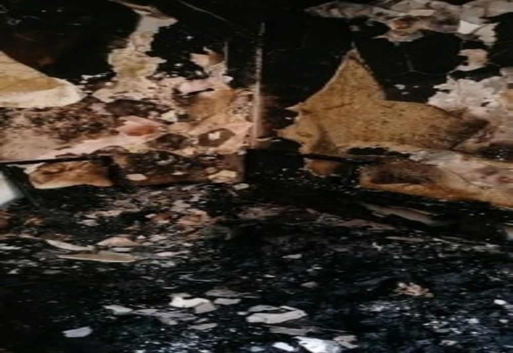 Un bărbat şi-a dat foc în propria casă. Acesta a fost găsit inconştient şi cu arsuri pe 70% din corp 