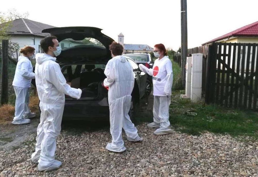 Donaţii din partea Asociaţiei SNK, în cadrul campaniei Bunicii noştri