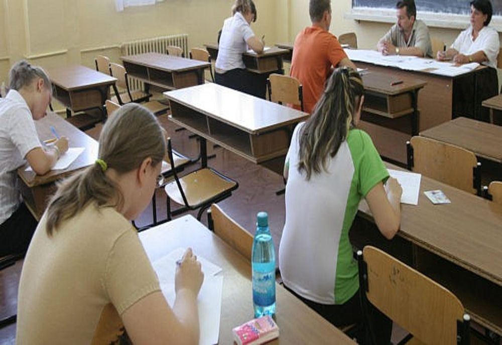 Zeci de elevi nu s-au prezentat la proba de matematică a Evaluării Naționale