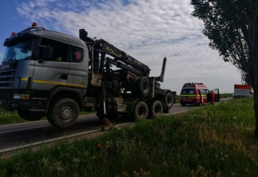 Bărbat blocat sub un camion, în urma unui accident pe DN 41