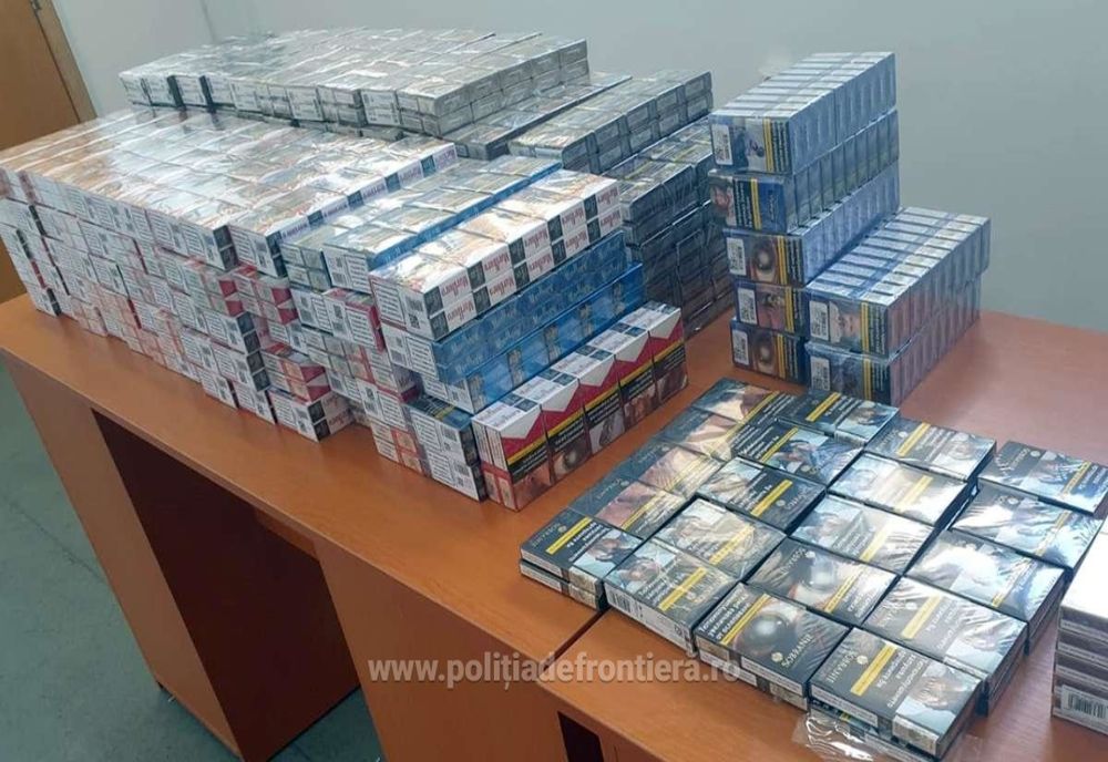 Peste 1.500 de pachete de țigări de contrabandă, descoperite de polițiștii de frontieră într-un microbuz bulgăresc