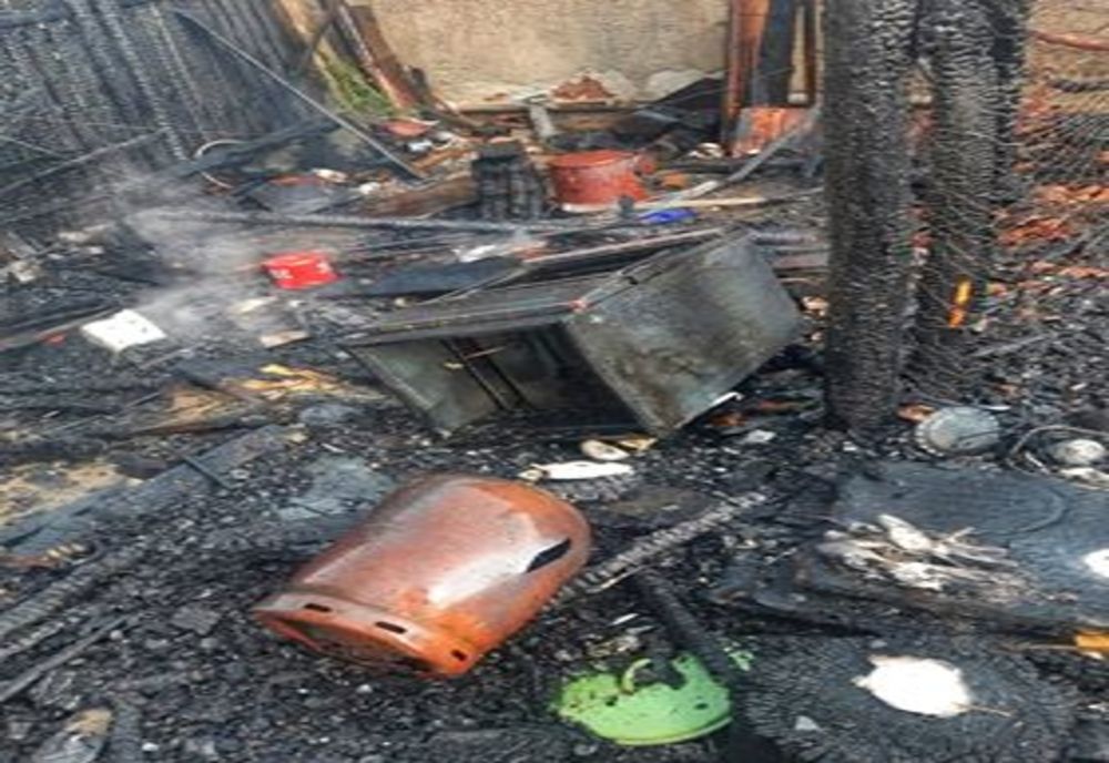 Casă în flăcări la Colibași. Pompierii intervin 