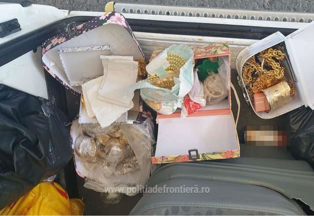 Captură impresionantă la granița cu Bulgaria, la PTF Giurgiu : 2 kilograme de bijuterii