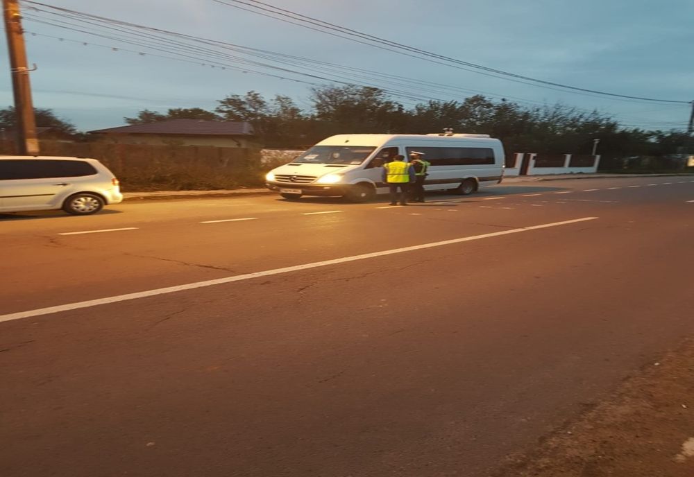 Razie în trafic. Zeci de microbuze verificate de polițiștii giurgiuveni