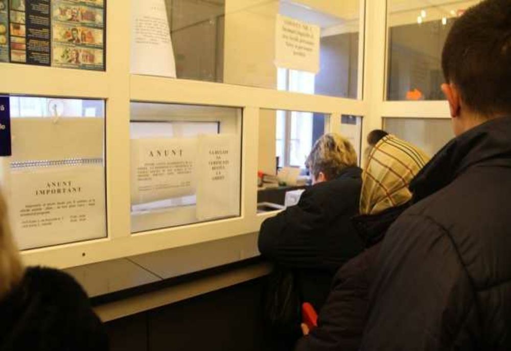 Cozi la taxe și Impozite. Giurgiuvenii stau în frig să își achite dările la stat