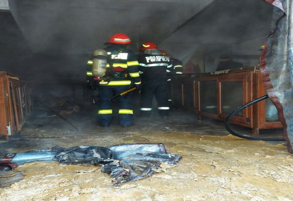 Incendiu la Catedrala "Adormirea Maicii Domnului", din Giurgiu, din cauza lumânărilor lăsate nesupravegheate