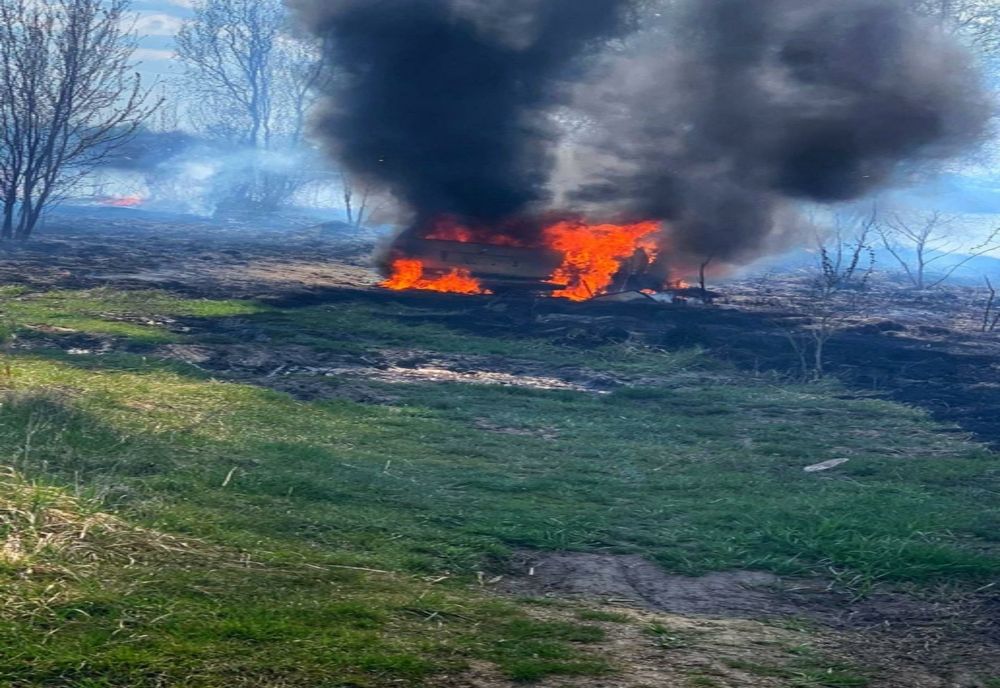 Autoturism mistuit de flăcări în timp ce proprietarul era la pescuit 