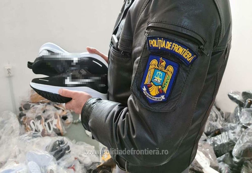 Sute de parfumuri, articole de încălțăminte și marochinărie, în valoare de 32.000 euro, confiscate de polițiștii de frontieră 