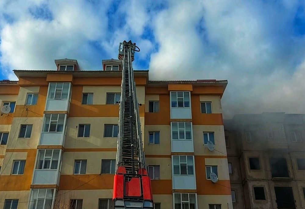 25 de persoane evacuate dintr-un bloc de Giurgiu după ce a izbucnit un incendiu 