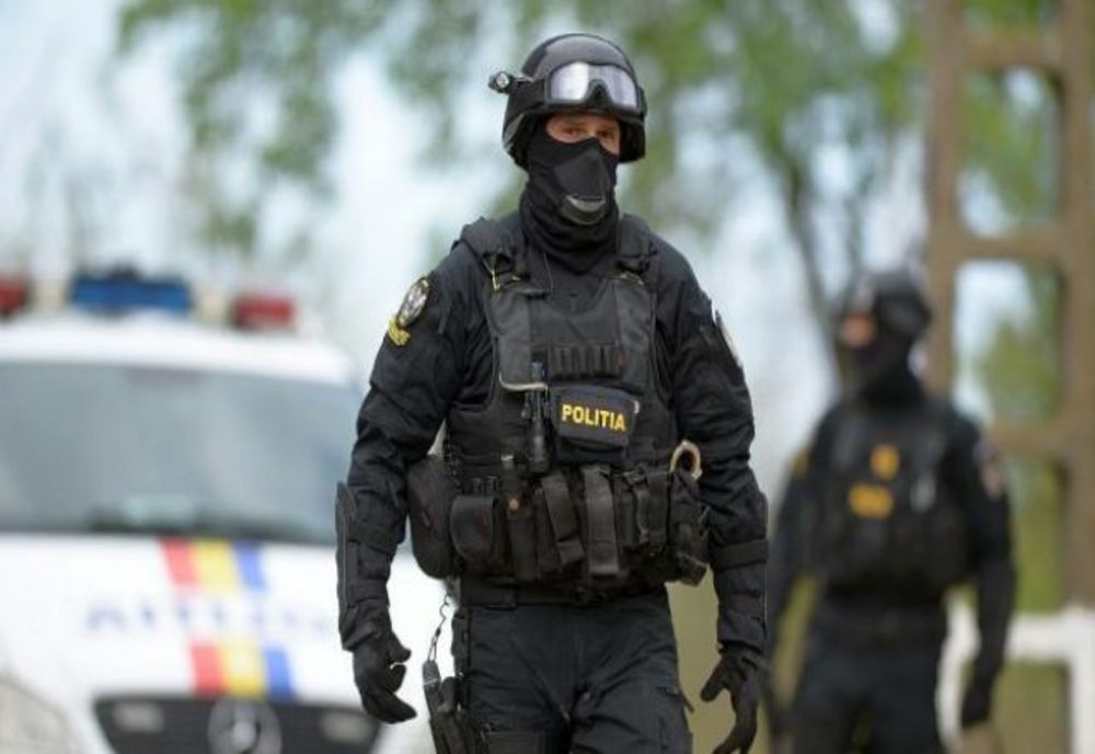 Percheziții în 5 județe și în București la suspecți de obținere de indemnizații ilegale pentru activități artistice. 87 de persoane, duse la audieri