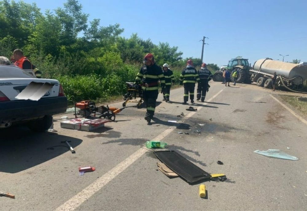 Accident grav pe DJ 507, în apropiere de Oinacu, între un autoturism și un tractor. Intervine elicopterul SMURD