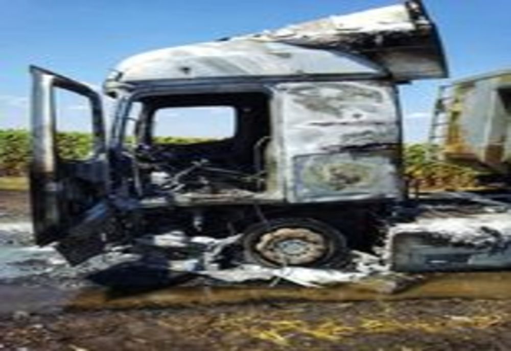 Incendiu devastator pe o miriște din Uzunu. Un cap tractor a luat foc