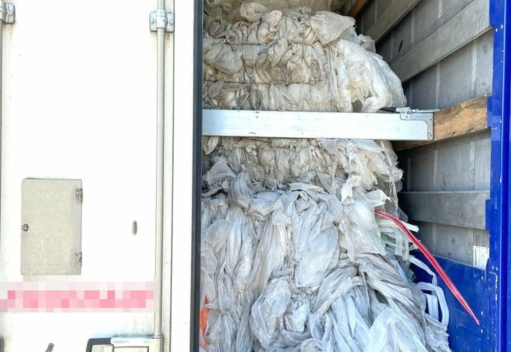 Peste 36 tone deșeuri din plastic transportate ilegal din Grecia,  oprite la P.T.F. Giurgiu